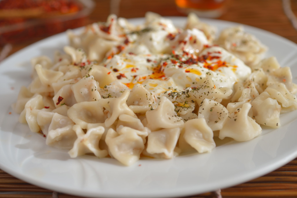 MANTI +SALATA+TURŞU+EKMEK